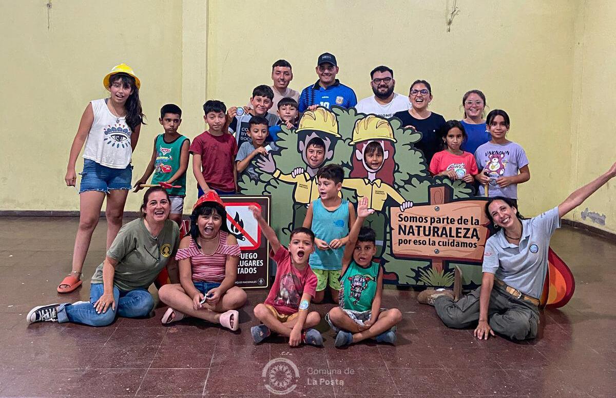 Foto de todos los presentes en el evento tarde de juegos