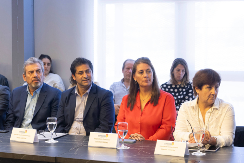 Reunion-para-recibir-fondos-para-la-galeria-vinculante-del-IPEM-432-10