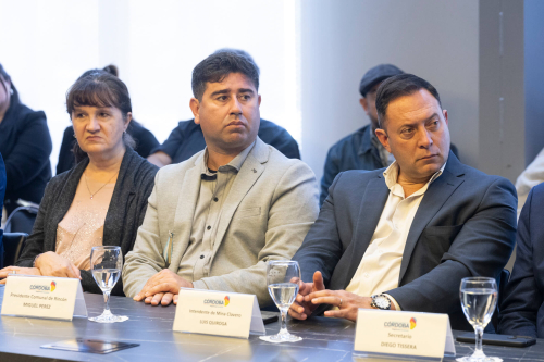 Reunion-para-recibir-fondos-para-la-galeria-vinculante-del-IPEM-432-11