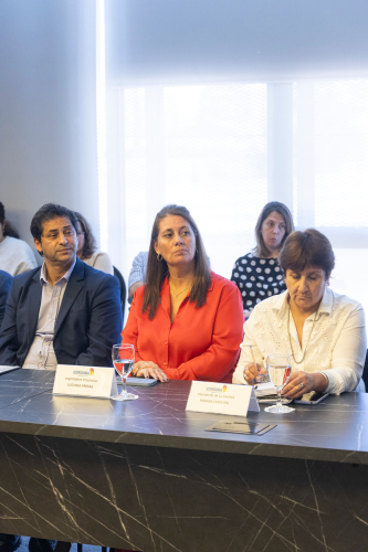 Reunion-para-recibir-fondos-para-la-galeria-vinculante-del-IPEM-432-13