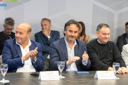 Reunion-para-recibir-fondos-para-la-galeria-vinculante-del-IPEM-432-16