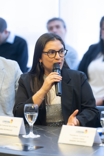 Reunion-para-recibir-fondos-para-la-galeria-vinculante-del-IPEM-432-22