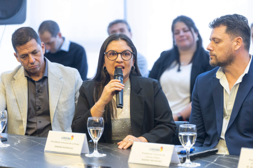 Reunion-para-recibir-fondos-para-la-galeria-vinculante-del-IPEM-432-23