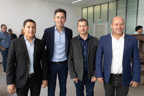 Reunion-para-recibir-fondos-para-la-galeria-vinculante-del-IPEM-432-30