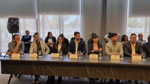 Reunion-para-recibir-fondos-para-la-galeria-vinculante-del-IPEM-432-35