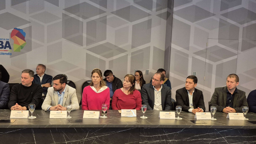 Reunion-para-recibir-fondos-para-la-galeria-vinculante-del-IPEM-432-36