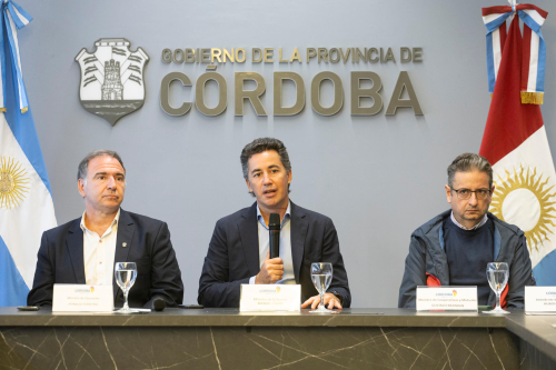 Reunion-para-recibir-fondos-para-la-galeria-vinculante-del-IPEM-432-6