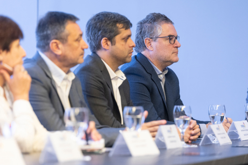 Reunion-para-recibir-fondos-para-la-galeria-vinculante-del-IPEM-432-7