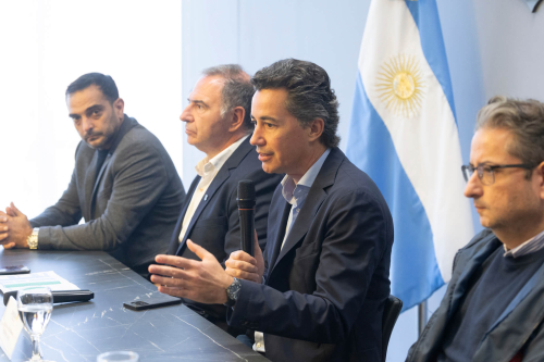 Reunion-para-recibir-fondos-para-la-galeria-vinculante-del-IPEM-432-8